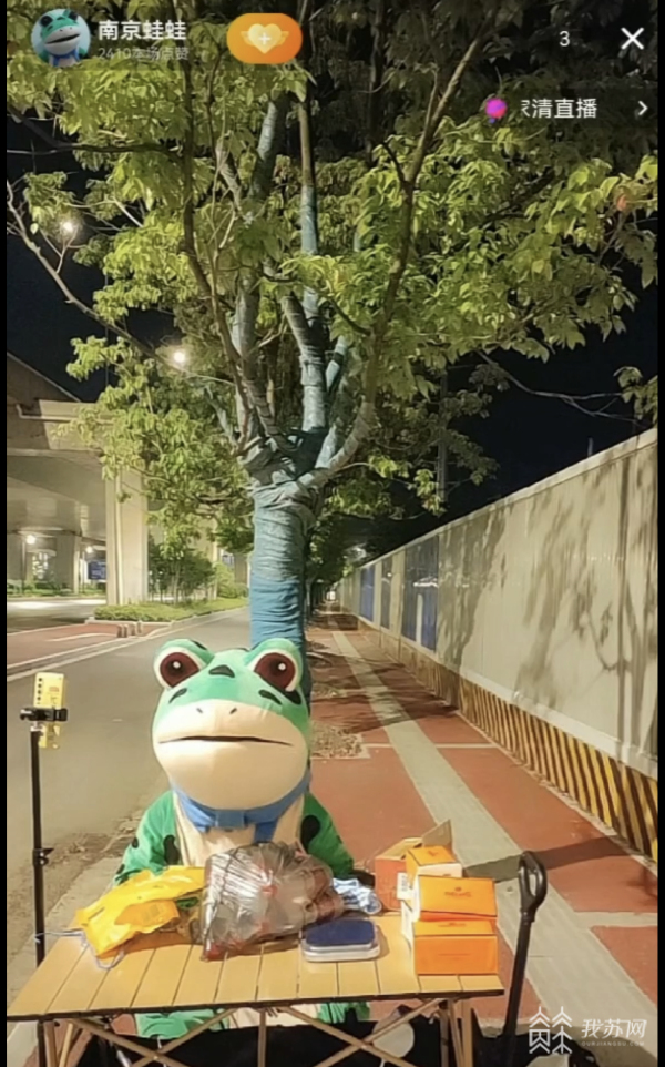 网红青蛙为了卖崽就练出了绝活,盘点网红青蛙卖崽的无奈瞬间