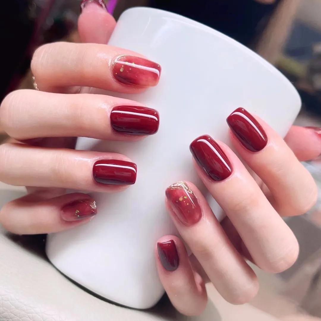 手黑黄做什么颜色的美甲显手白,莫兰迪美甲色显手白吗