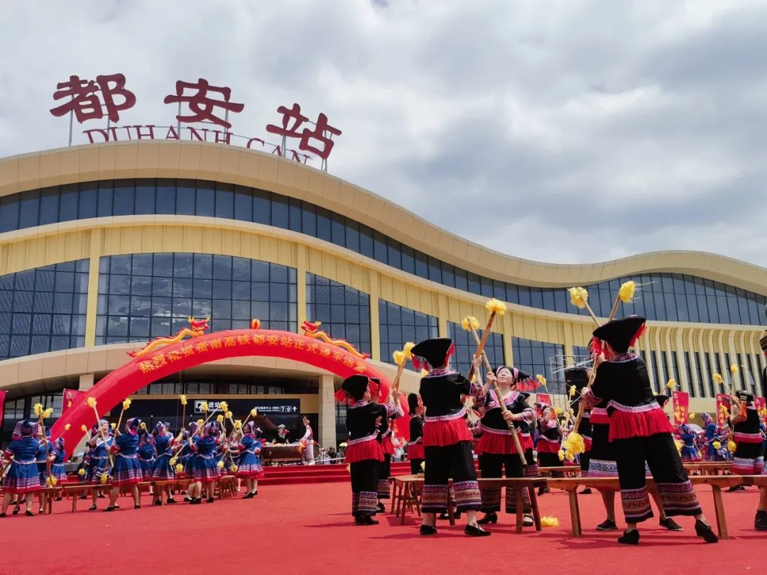 贵南高铁开通贵阳到广州,贵南高铁开通后南宁到重庆要多久