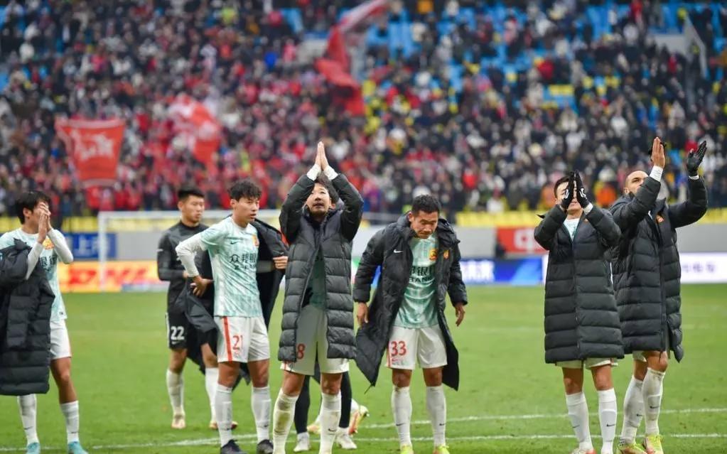 武汉三镇队打破中超连胜纪录了吗,武汉三镇稳进2024中超联赛