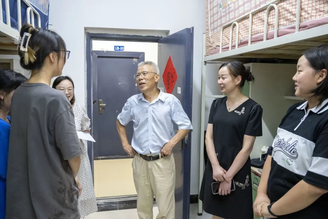 武汉纺织大学外经贸学院22级迎新,武汉纺织大学外经贸学院23届新生