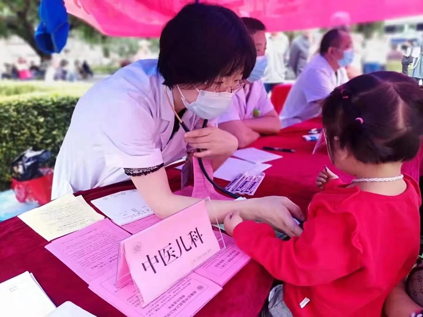 为孩子驱赶病魔的人——记重庆市涪陵区名中医万莉