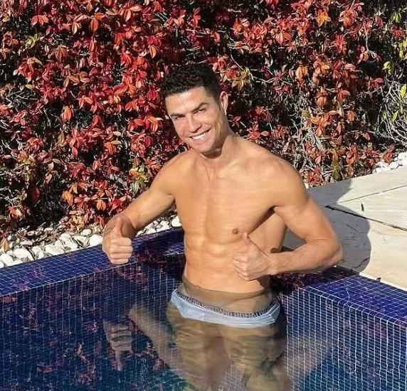 c罗自律和坚持训练的短视频,c罗向世人展现了他的大腿肌肉