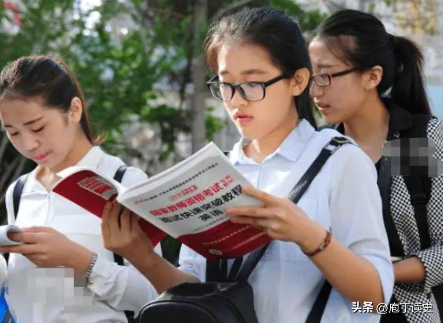 高校女生兼职有多残酷,女厕所高薪兼职骗局