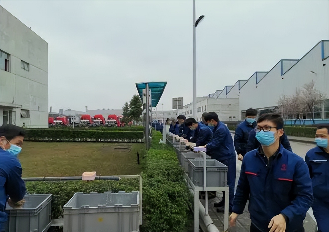 温州女富豪胡洁：前夫贪污出逃，她带女儿甘当小三，二婚嫁周立波