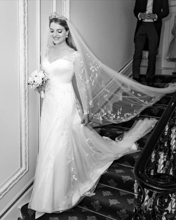 皇室婚纱造型大全,皇室婚纱变化
