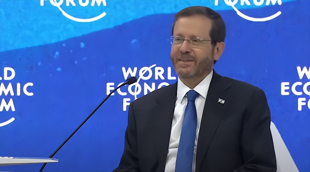 最强聊天机器人ChatGPT爆火,从代写论文进化到抢我饭碗