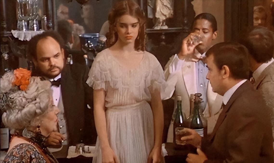 10岁全裸出镜，20岁声称自己仍是处女，“美国舒淇”的裸照风波