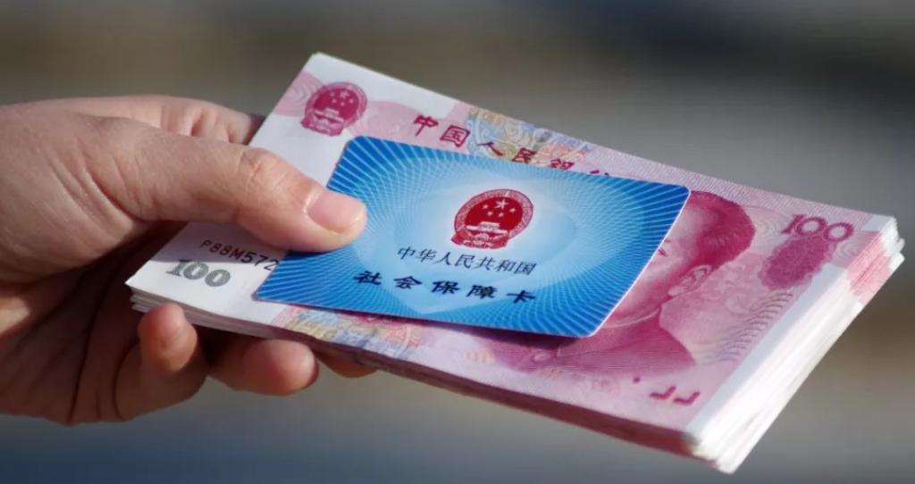 医保一个月有多少钱进个人账户,医保个人账户划入的钱变少