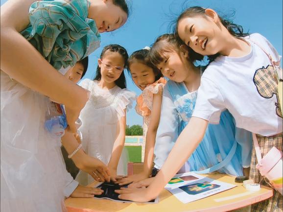 首师大育新华电附中小学部科技节隆重举行