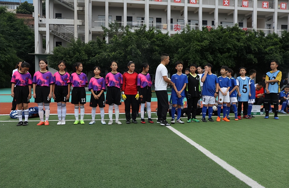 绿茵赛场团体较量势如虹,绿茵场的交流