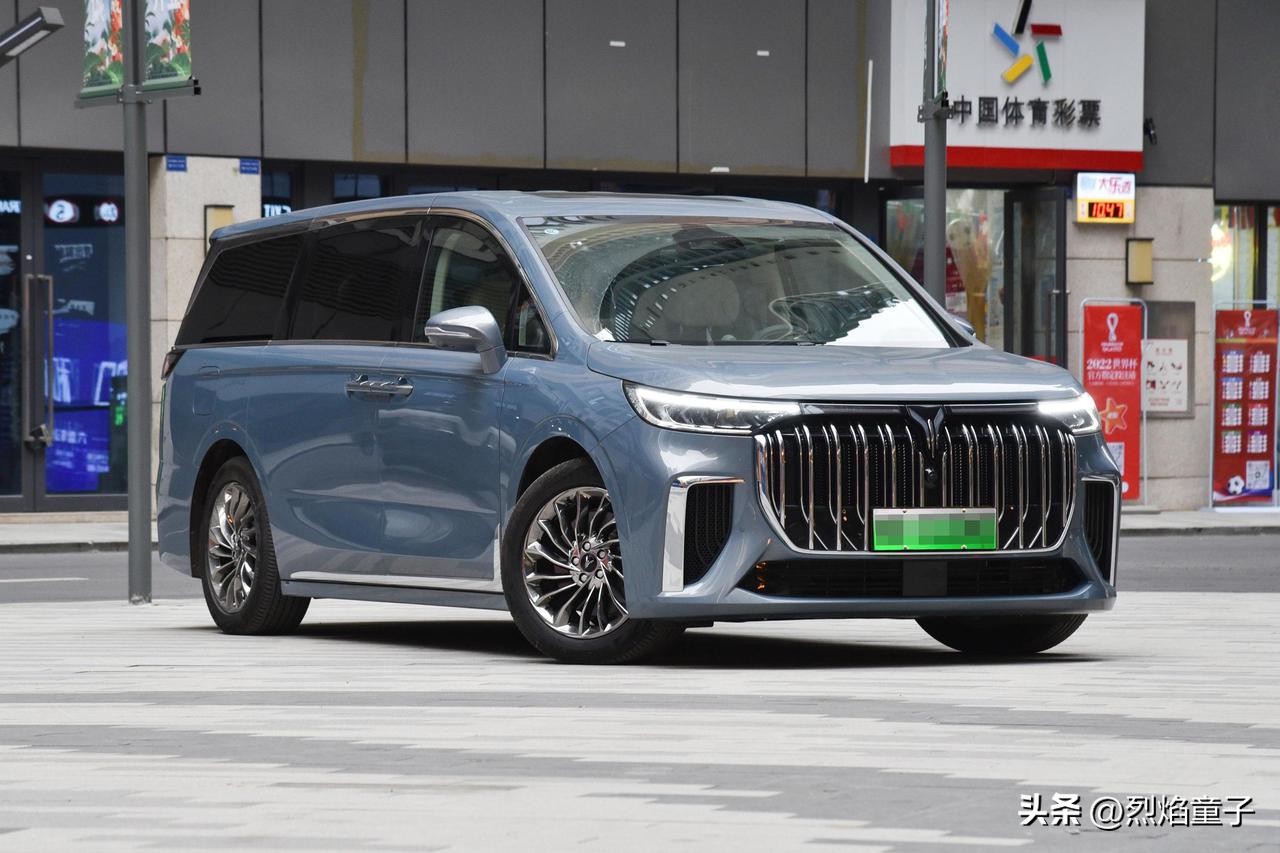 拥有一台明星保姆车是什么体验?答案全在岚图梦想家里