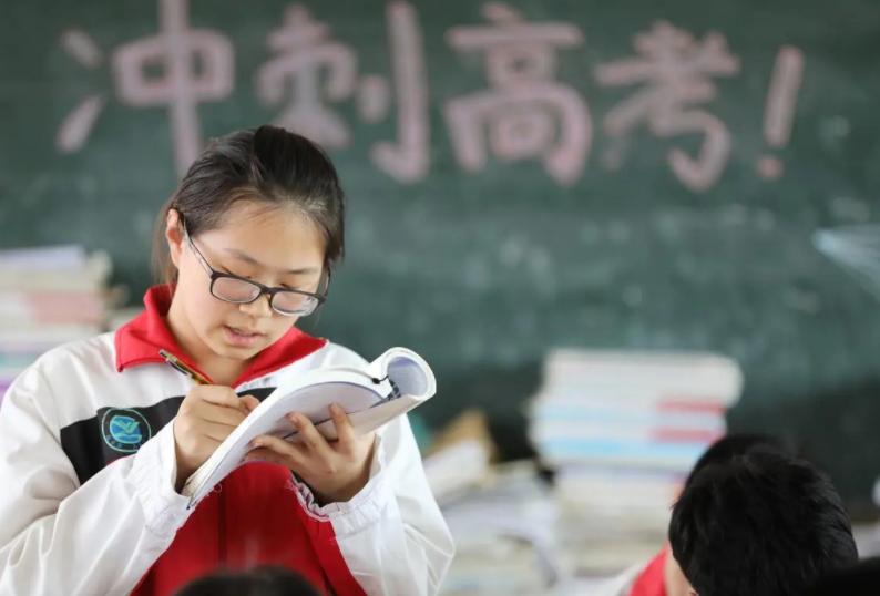 高考生写字特别棒,学生怎么练瘦金体硬笔