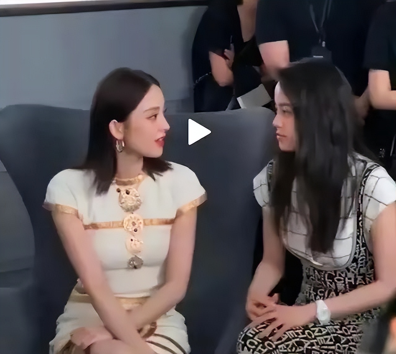 杨颖凸嘴分析,显老显凶嘴凸