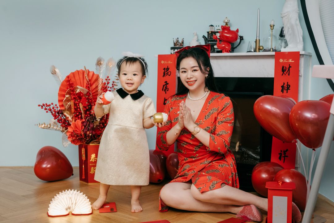 孟晚舟穿的白色连衣裙是什么品牌,孟晚舟同款连衣裙大码