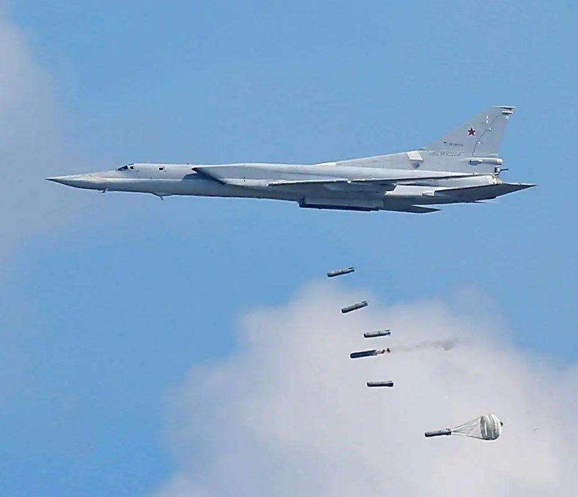 乌军抱着界碑行军的gif,乌军扛着界碑拍照