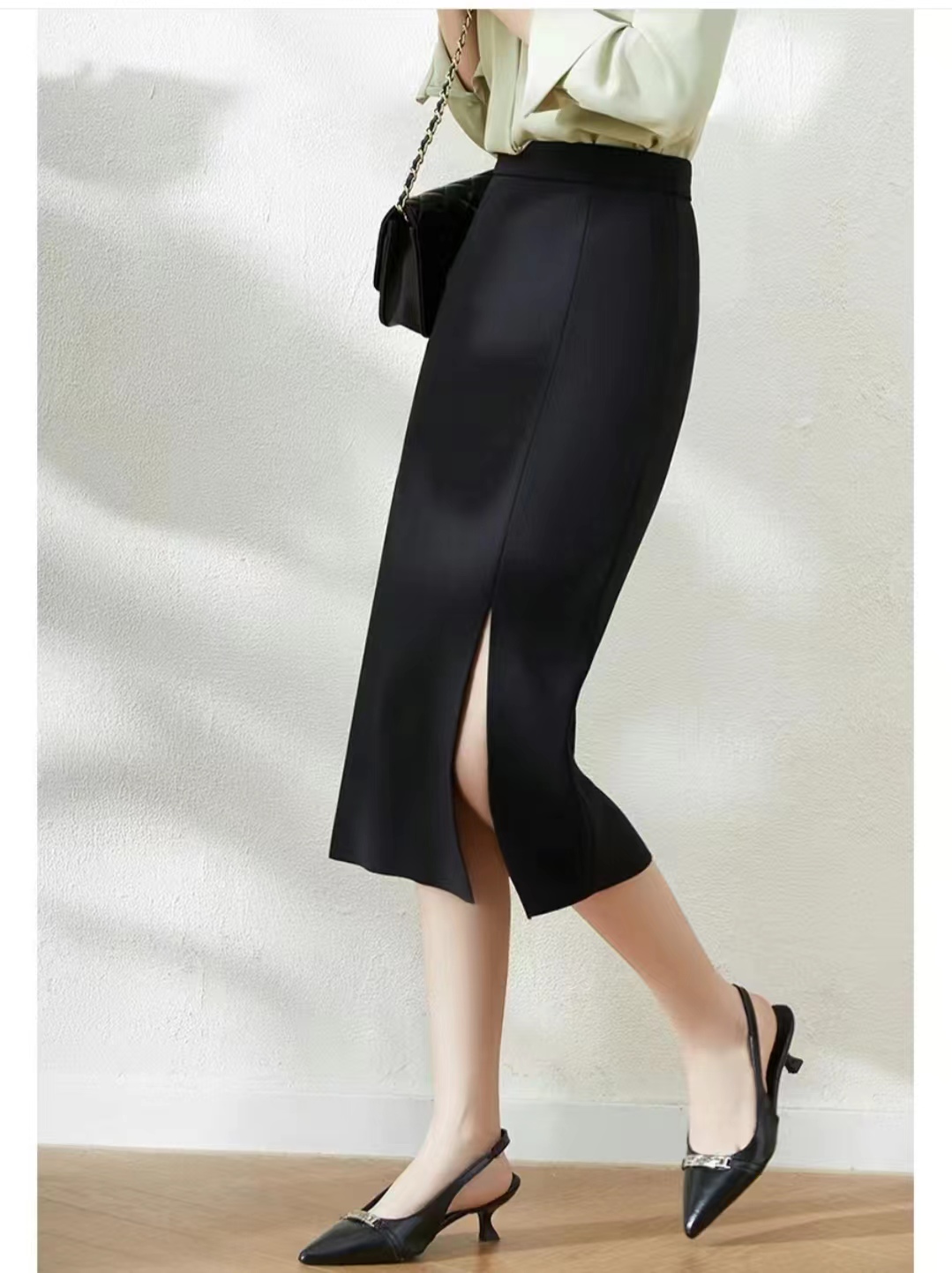 褶皱黑色半裙搭配什么鞋子,女生黑色长半裙搭配什么上衣好看