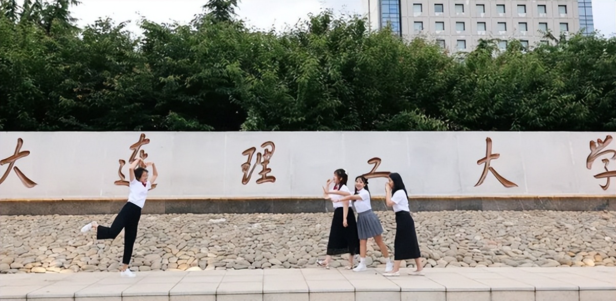 学生拍的大学囧照,大学生拍下母校囧照