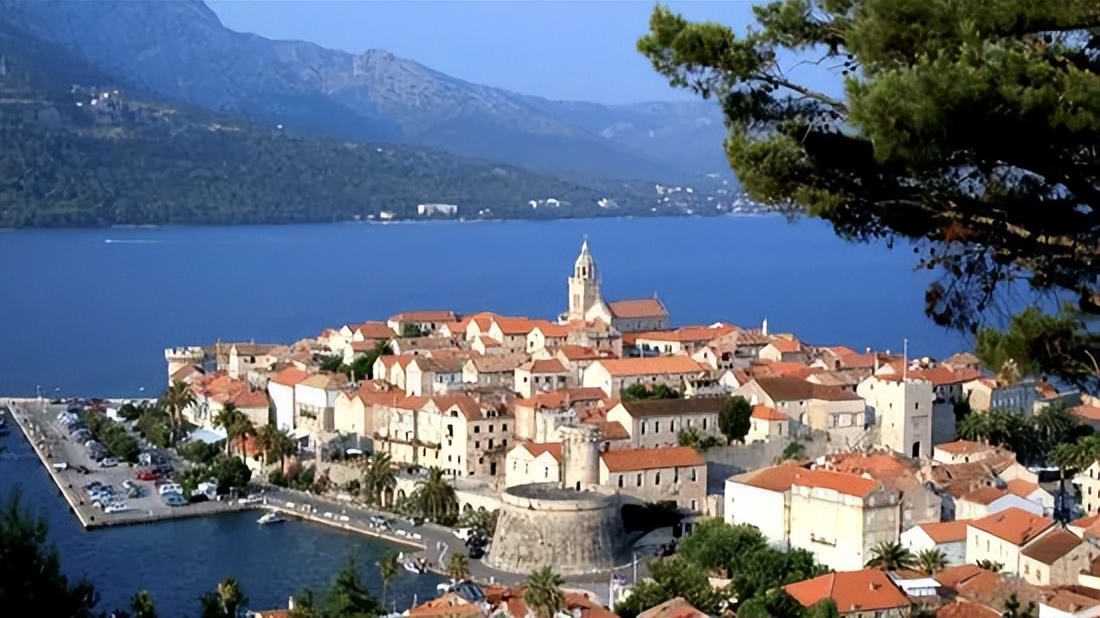 世界足球强国，有地球之眼、海景沙滩、城堡宫殿，中国九寨沟美景