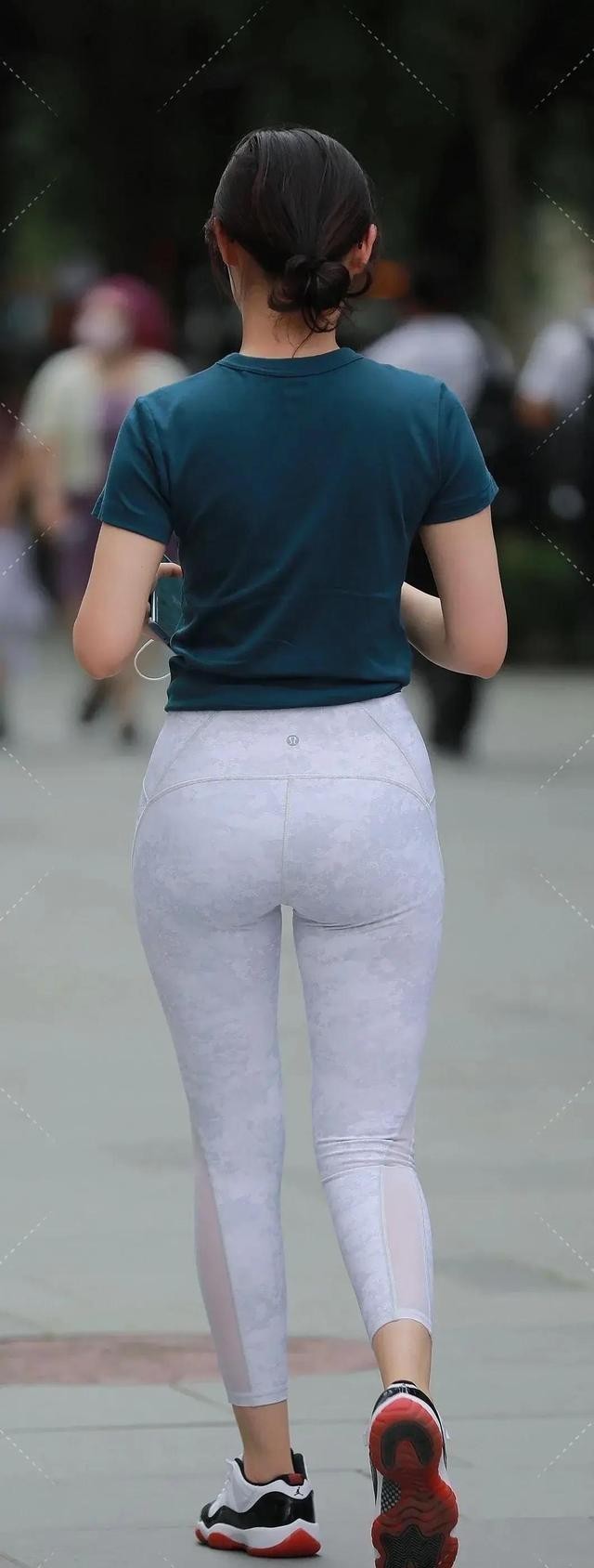 优雅清爽的瑜伽裤穿搭更有立体感,光彩夺目的瑜伽裤显瘦好搭配