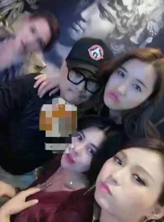 一周七个大瓜各个毁三观，夫妻俩出轨女学生插足，78岁男星被抓