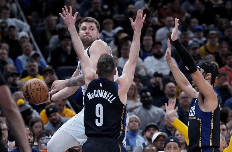 老詹扣篮惊呆对手,老詹将迎里程碑更盛赞东契奇