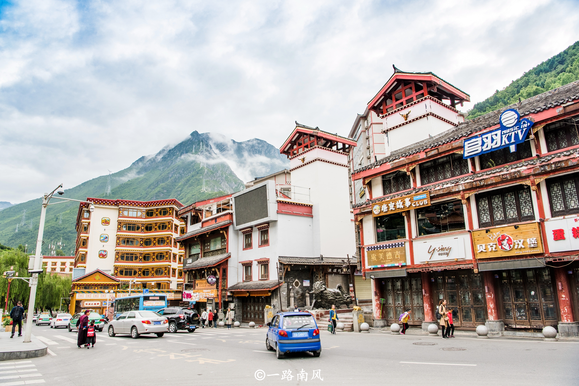 海拔2560米的四川康定城,环境不输云南丽江,游客却并不多