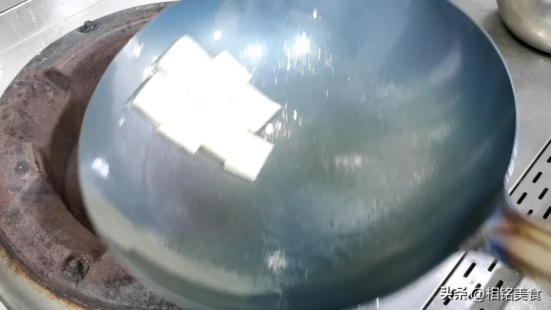 新铁锅怎样开锅小妙招视频,不粘锅的铁锅最佳开锅方法