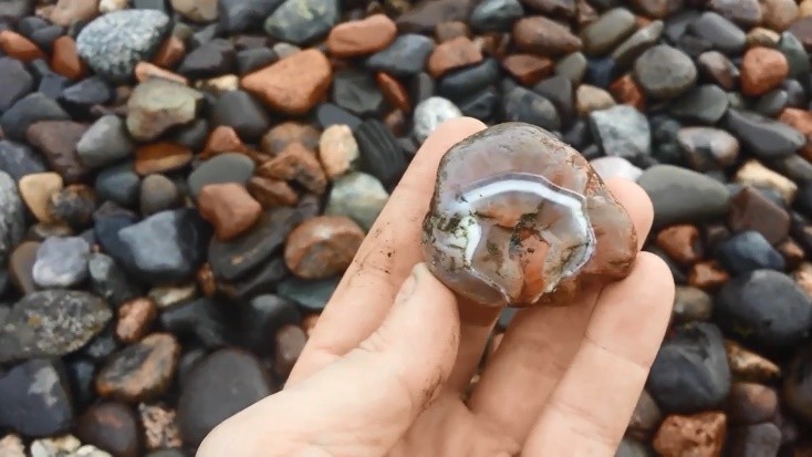 97小伙花150元买奇石,小伙花3万买的石头竟是价值千万