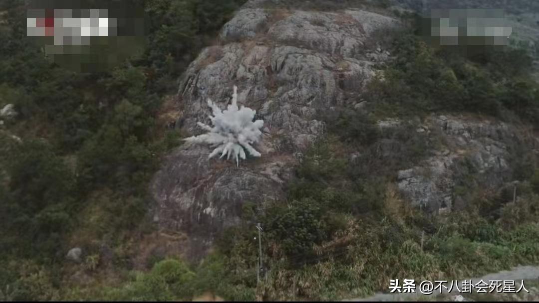 老戏骨云集，央视黄金档播出，《那山那海》打出了一把王炸