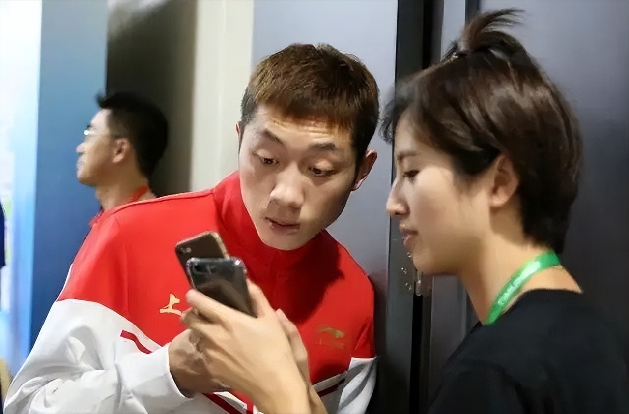 世界冠军许昕求婚现场,许昕乒乓球界的绯闻女友