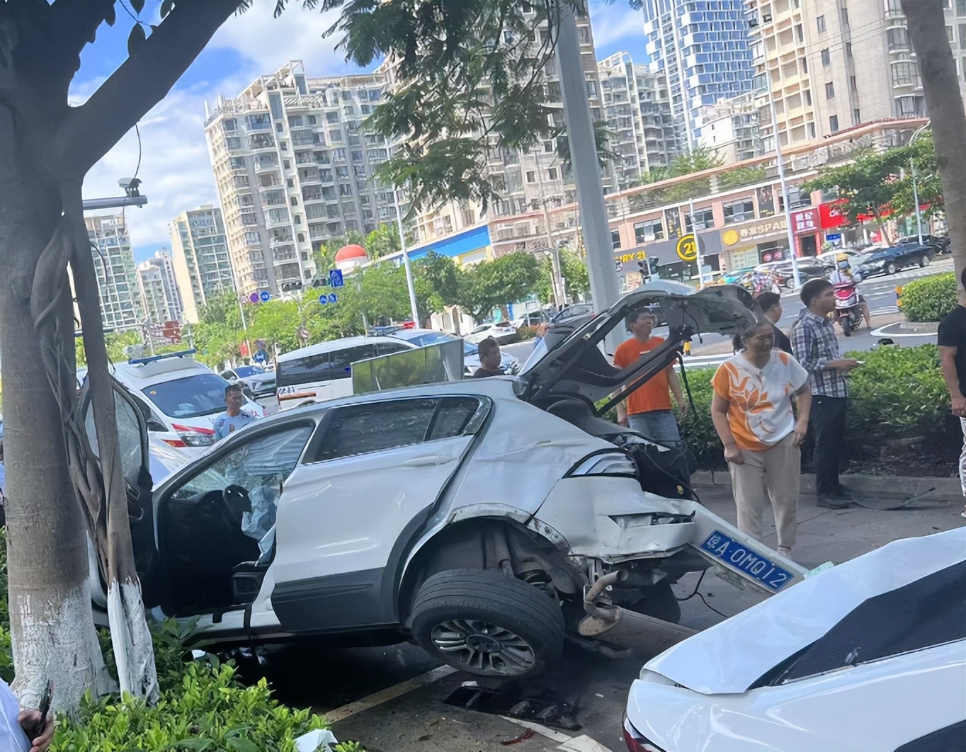 海口海甸岛车祸最新视频,海口海甸岛车祸最新事件