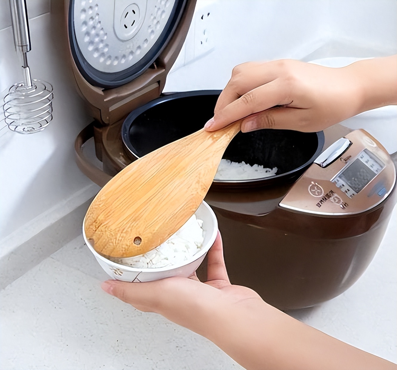 电饭煲贵的和便宜的有什么区别,100的电饭煲和500的电饭煲区别