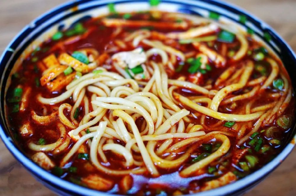 品药王故里逛陕西铜川,踢着足球看世界