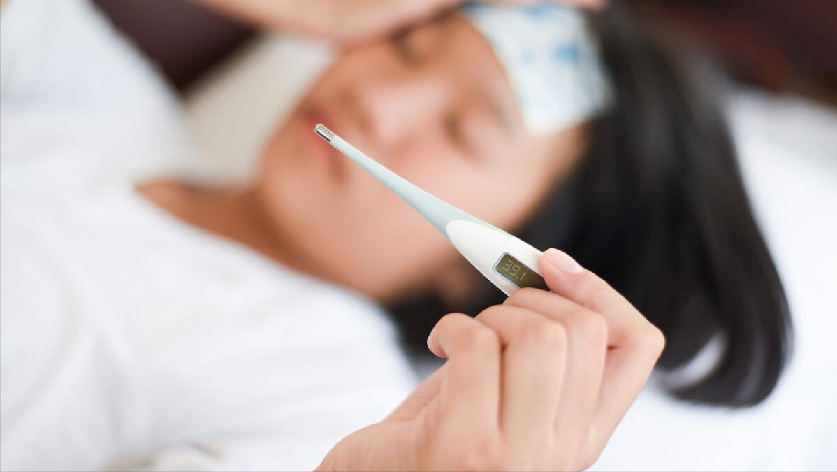 病毒感染高烧病人吃些什么食物,病毒感染发高烧吃什么药好得快