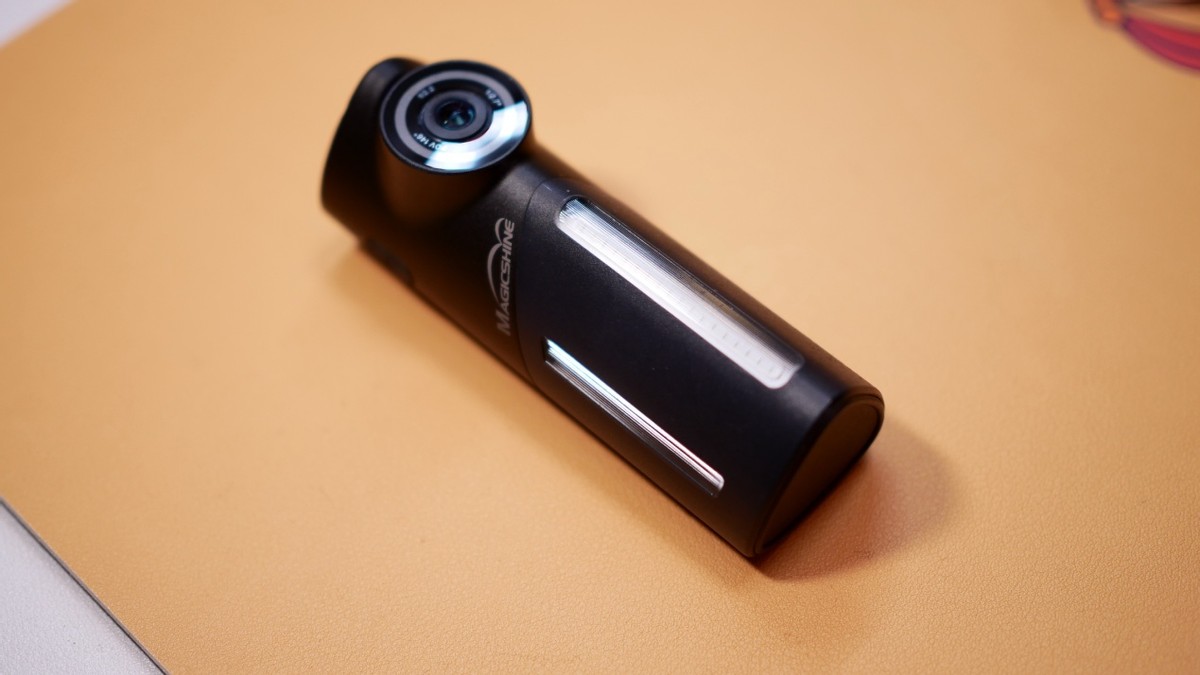 迈极炫seemeedv测评,迈极炫尾灯行车记录仪一直闪白灯