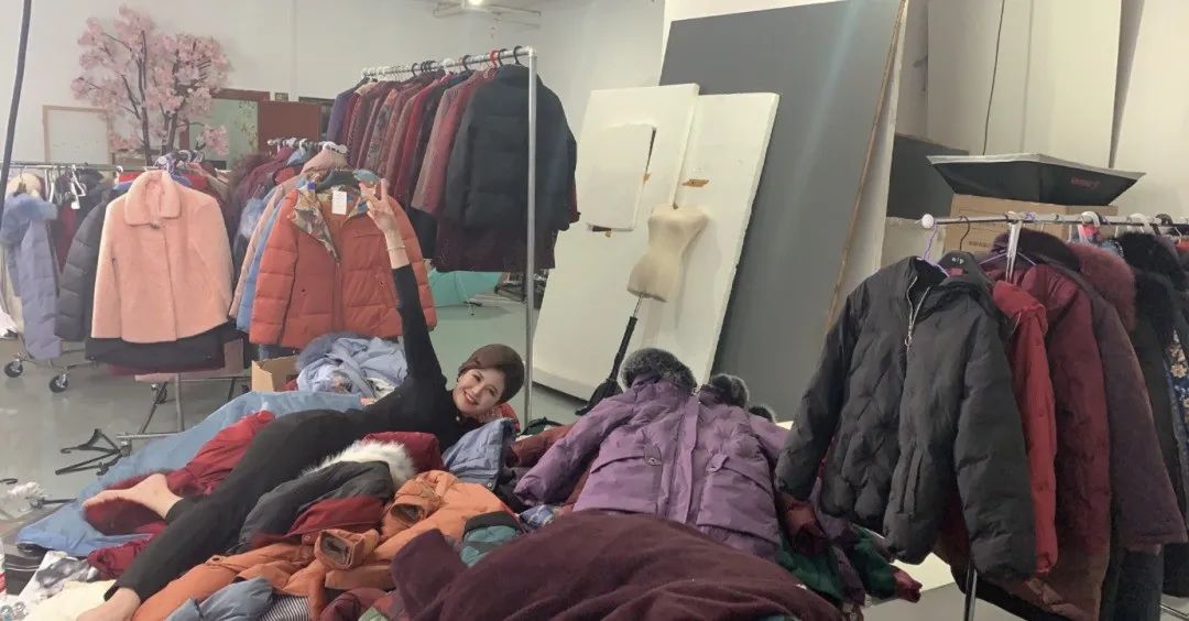 她是“中老年服装一姐”，包揽淘宝中老年服饰的半壁江山