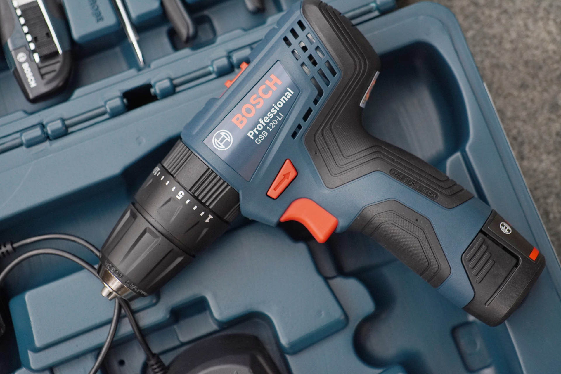 博世冲击钻安装钻头的方法,博世锂电冲击钻如何拆