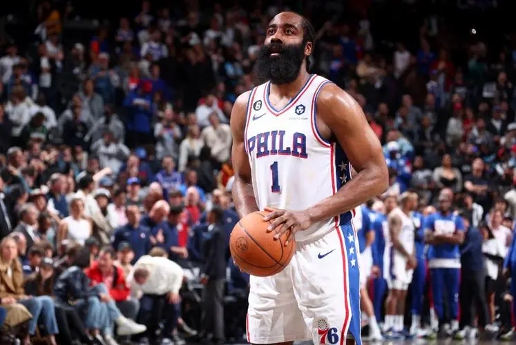 利拉德对比保罗,利拉德凭什么入选75大巨星