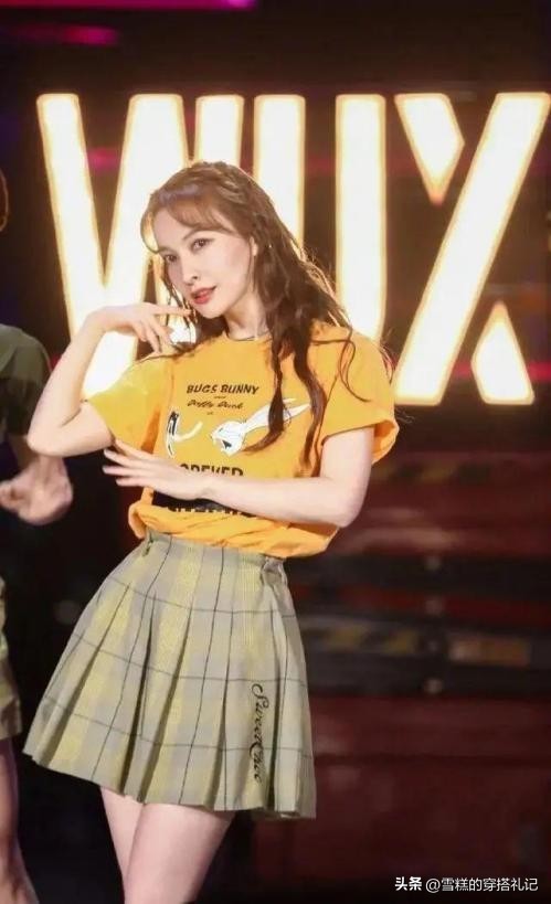 皮肤偏黄的女生适合什么颜色,皮肤偏黄的女生适合什么衣服