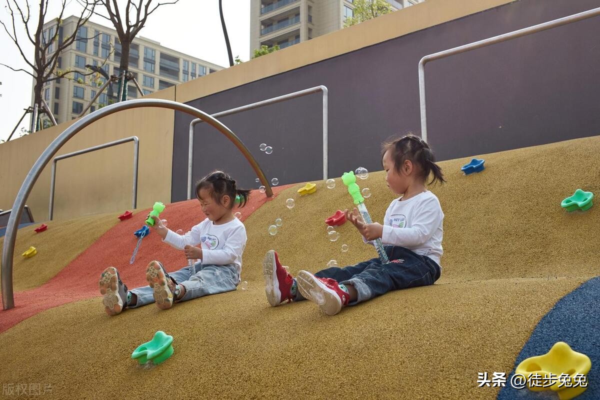 回到童年时光的故事,童年时光与童年故事是一个品牌吗