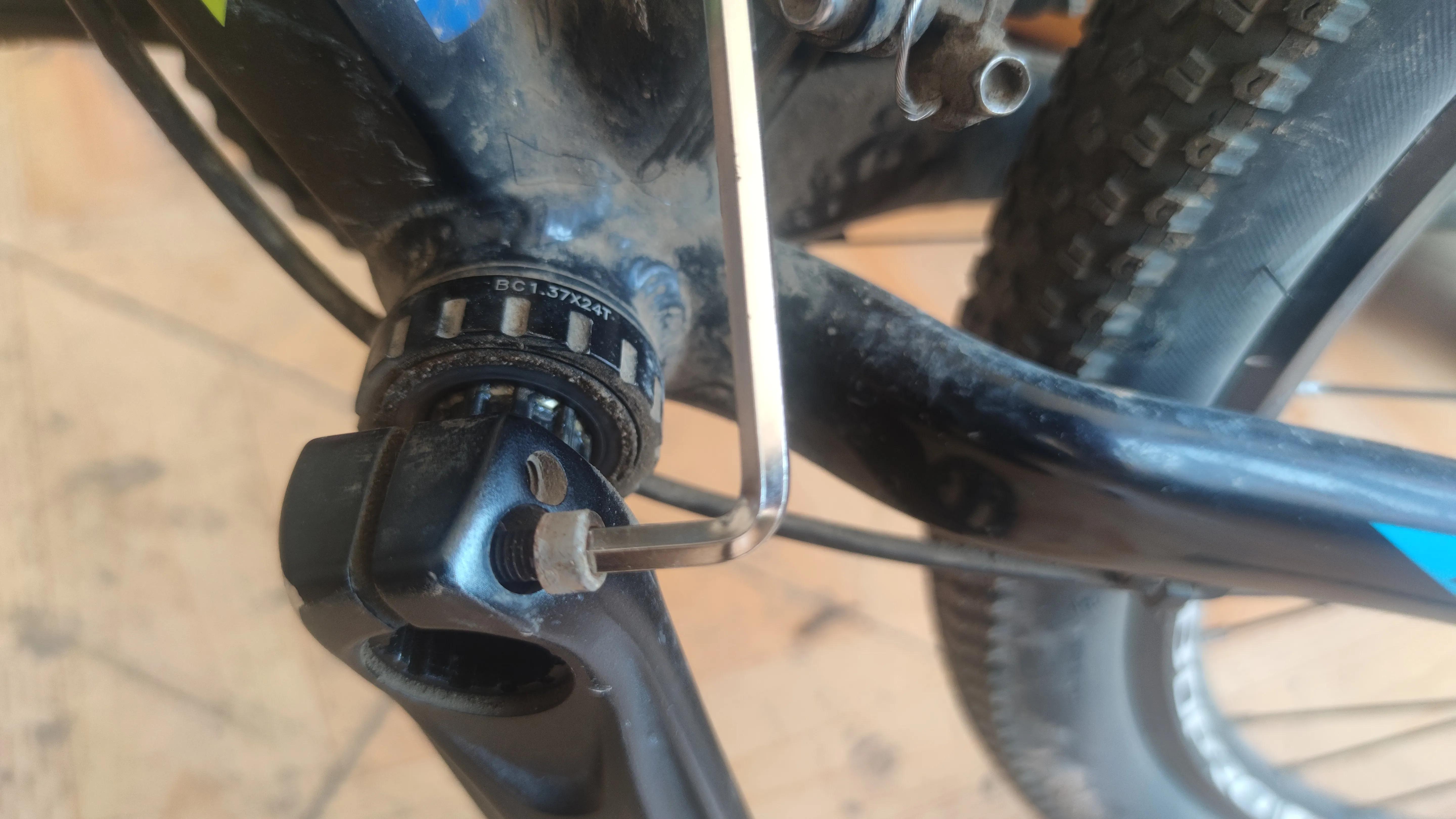 山地车中空中轴轴承,山地车中空中轴拆卸视频