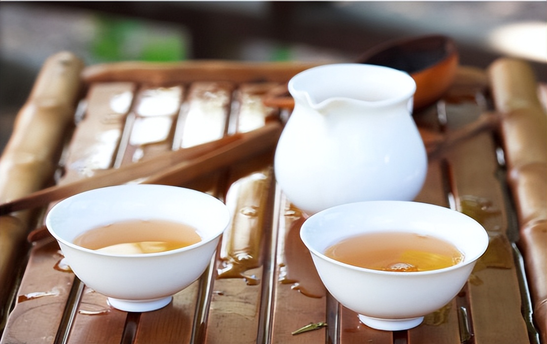 不管红茶还是绿茶适合自己就好,绿茶和红茶哪个更坑