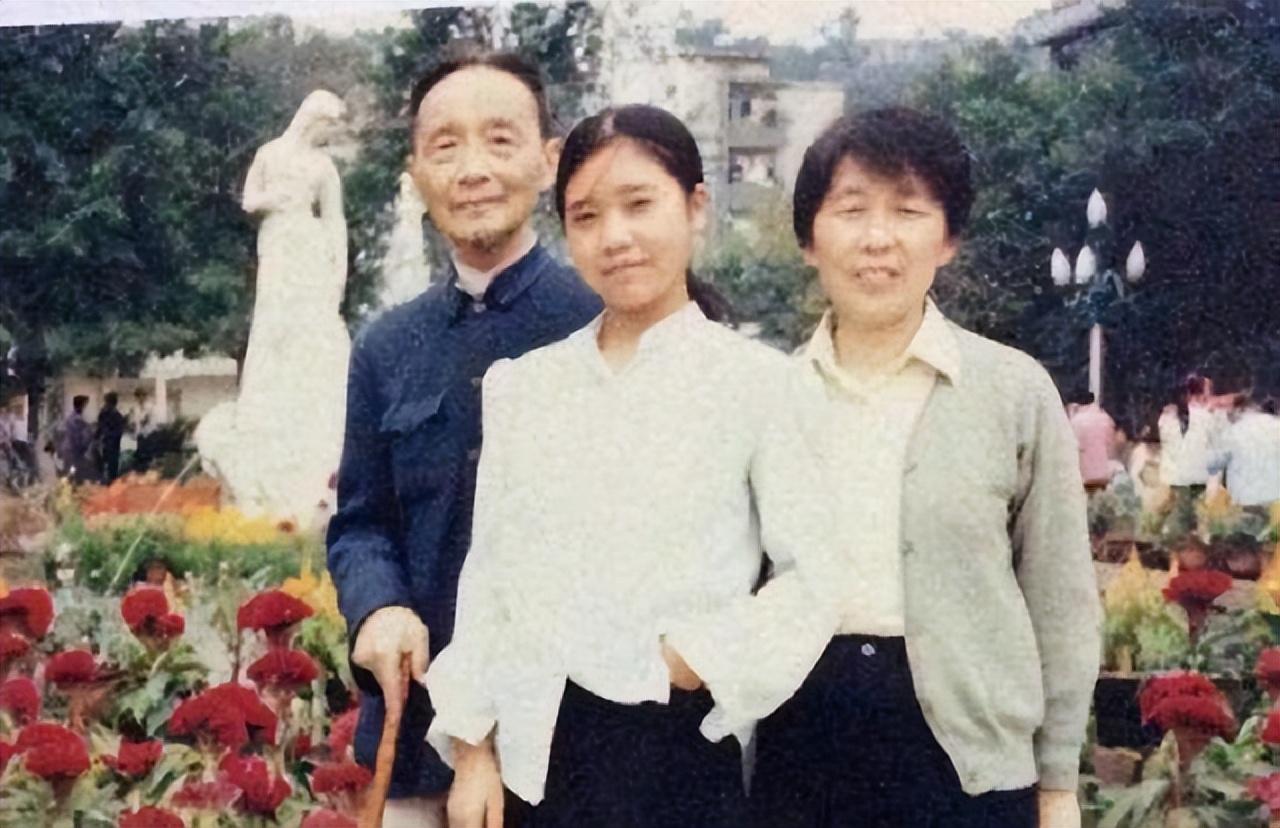 49年重庆农民发现*铐手**女尸，隐瞒26年后报警，女尸身份令*德朱**动容