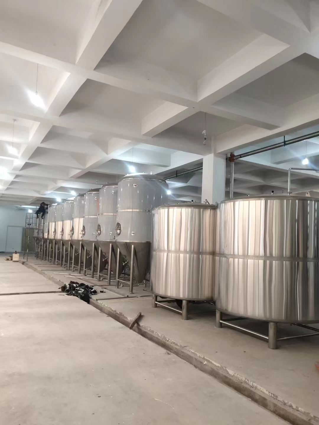 全自动小型精酿啤酒设备价格,开一家精酿啤酒设备大概多少钱