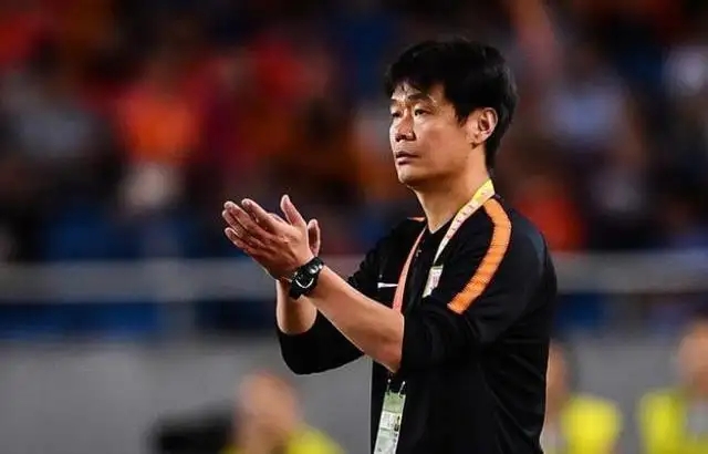 中国足球教练李霄鹏最新消息,李霄鹏能否带领男足走出困局
