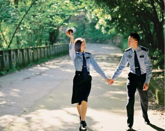 警校情侣毕业照,警校校园毕业情侣照