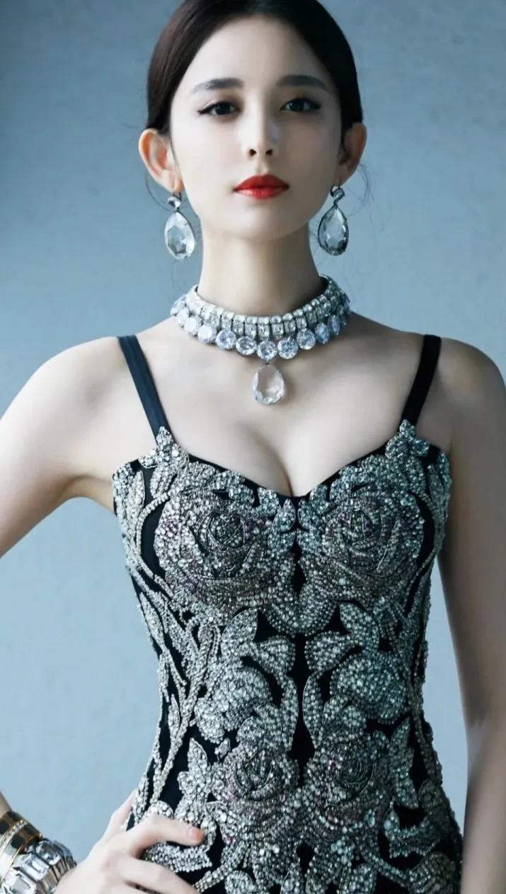 古力娜扎火爆牛仔裤,古力娜扎微喇裤