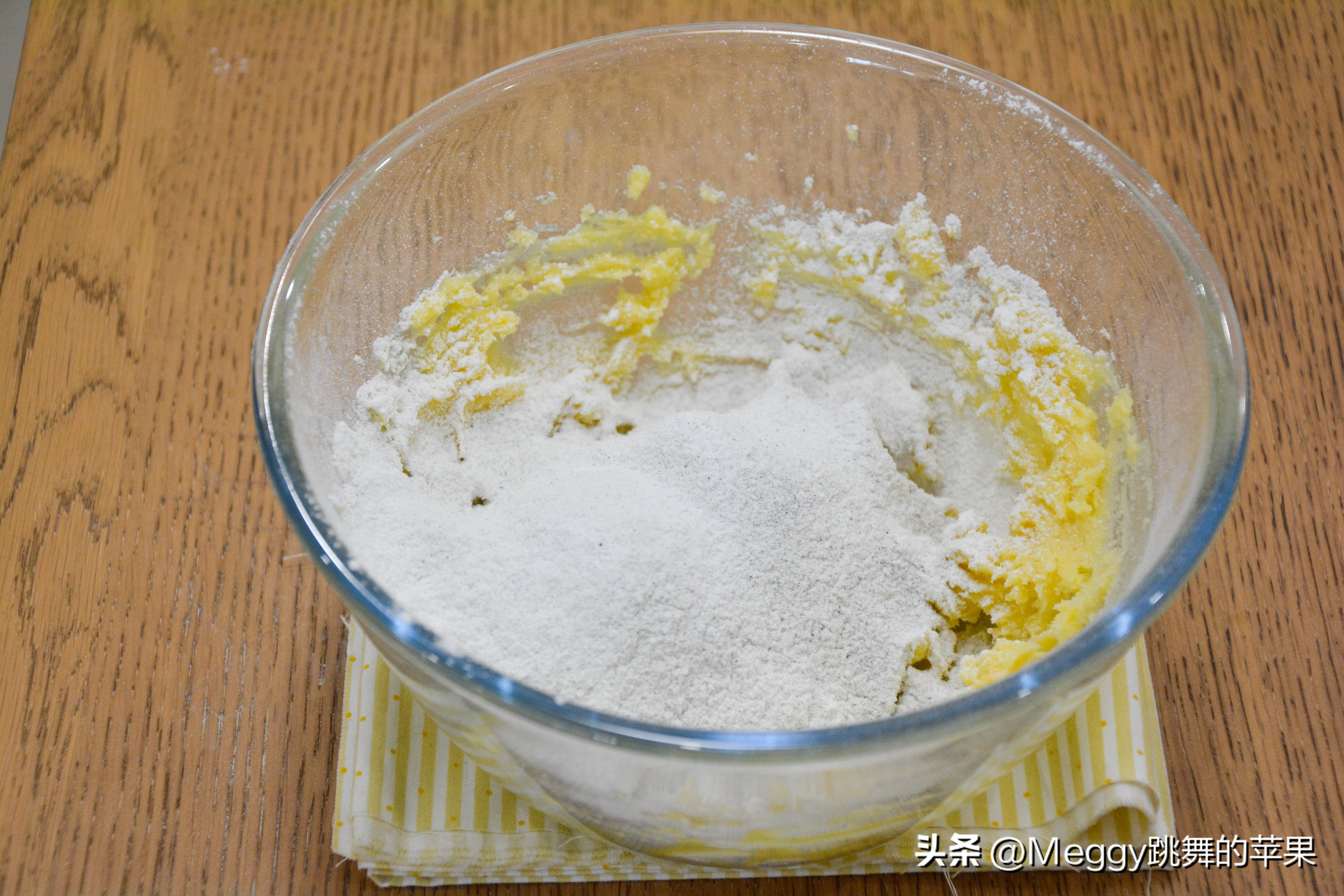 万圣节饼干,酥脆的南瓜饼干万圣节