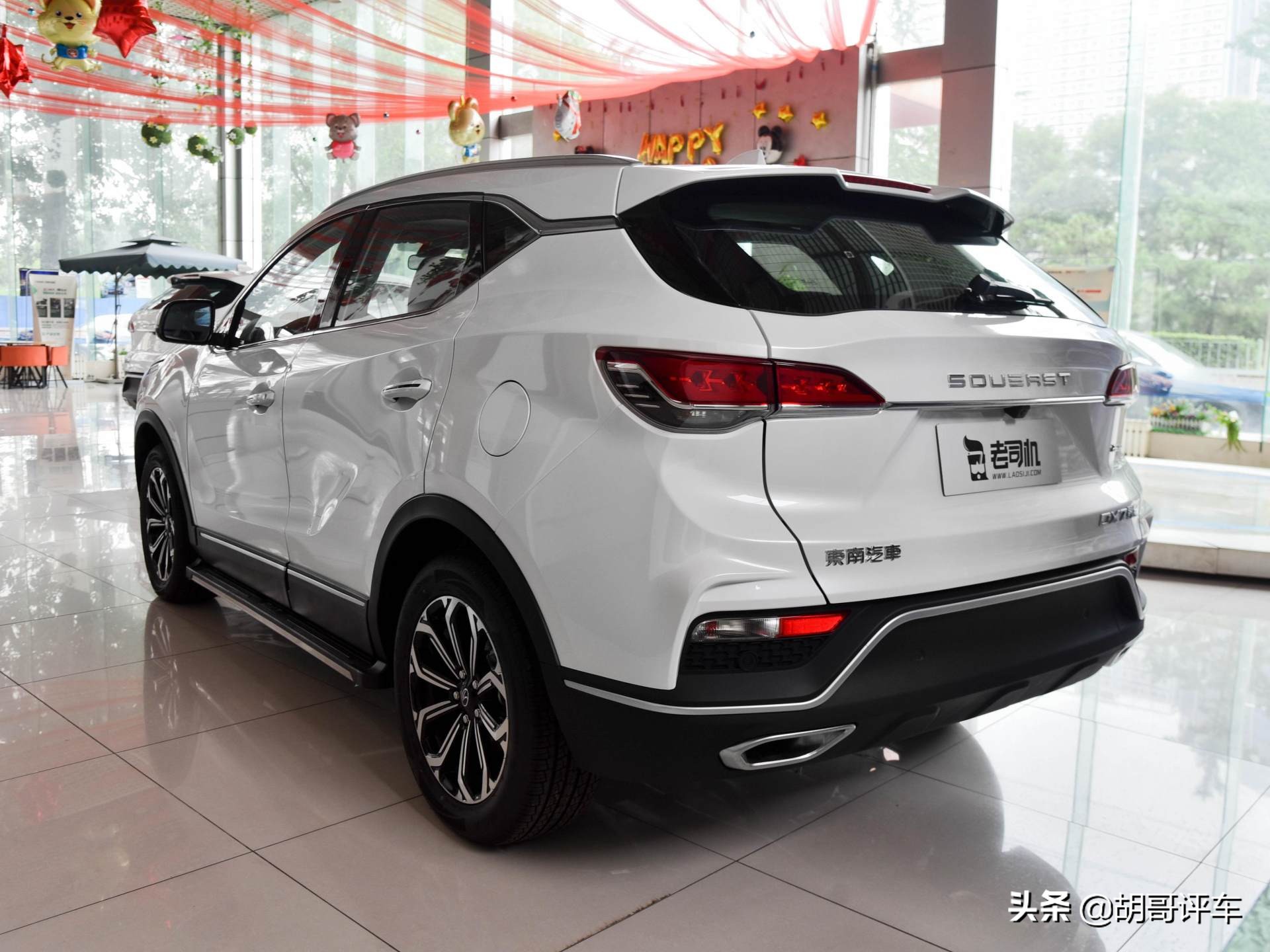 综合7.1L/100km，配置高，销量高，实拍东南DX7